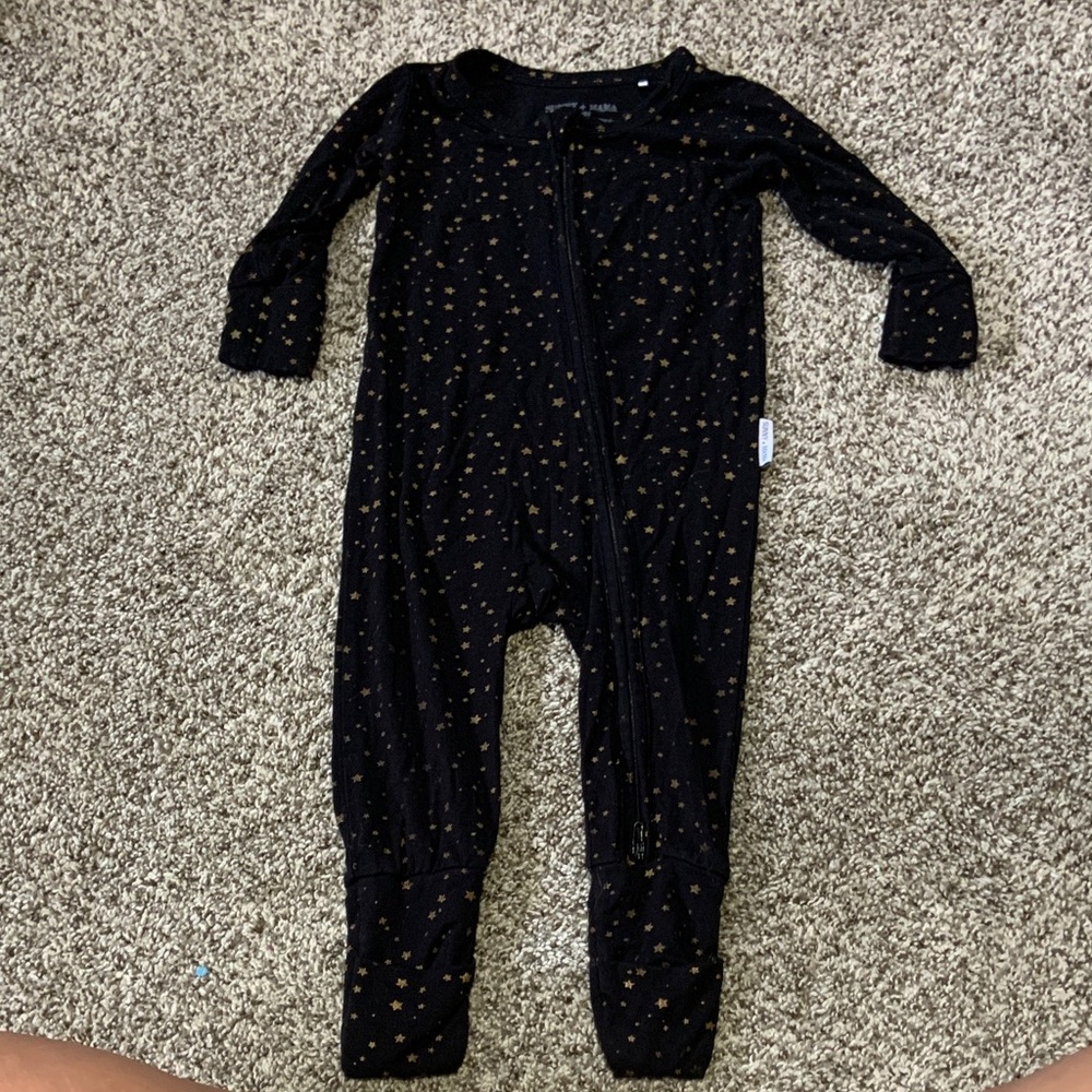 Black One-Piece Footed Pajamas with Gold Star Print - Kids